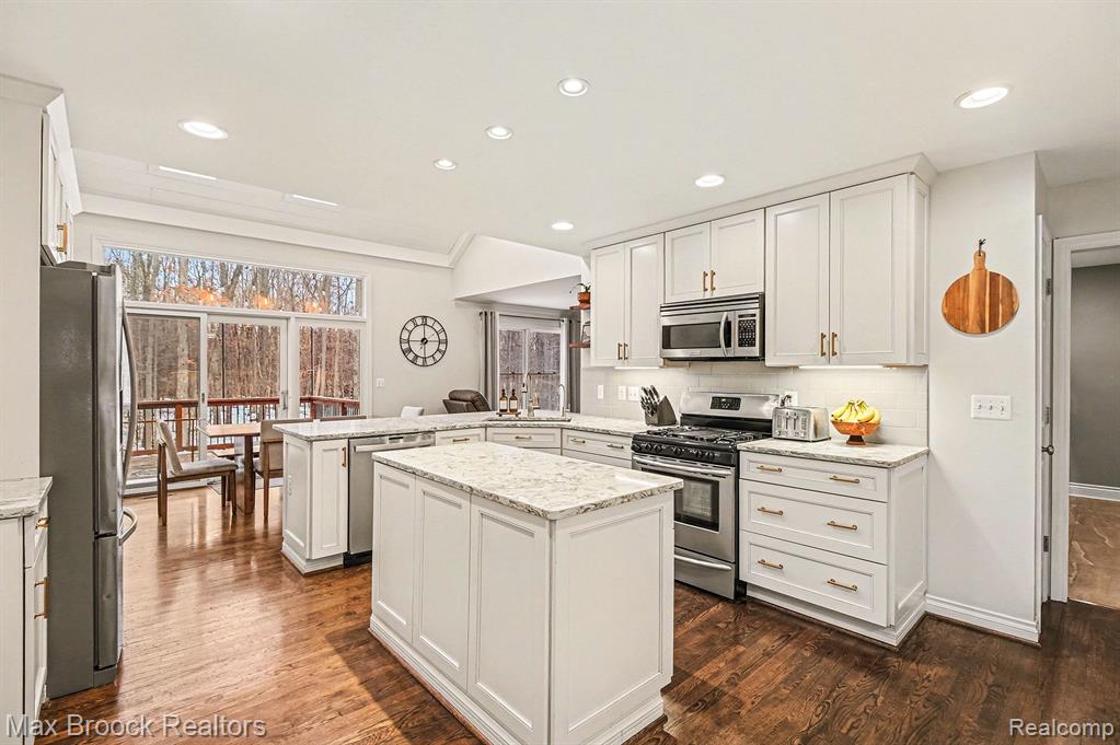 9858 Forest Ridge Drive, Clarkston, MI 48348 — Photo 15