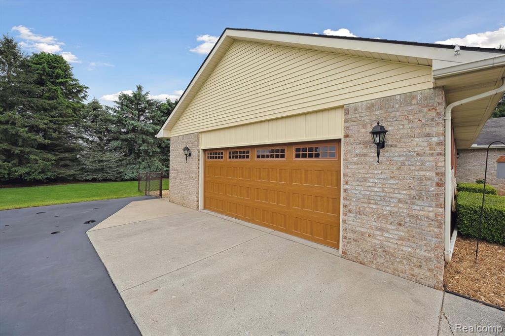 9762 Dickerson Court, South Lyon, MI 48178 — Photo 48