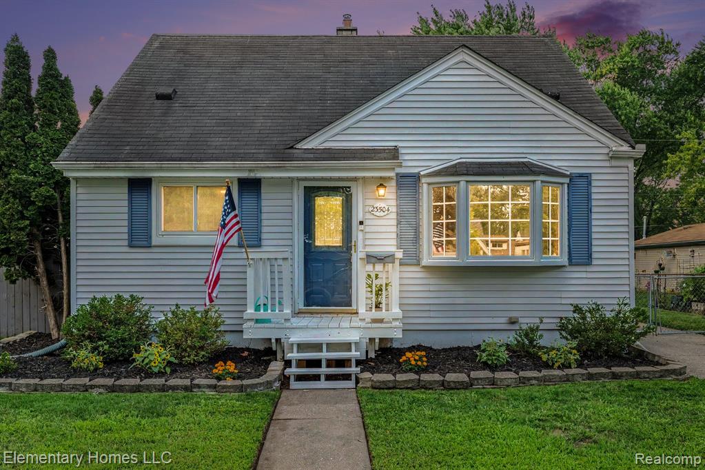 23504 Beverly Street, Saint Clair Shores, MI 48082