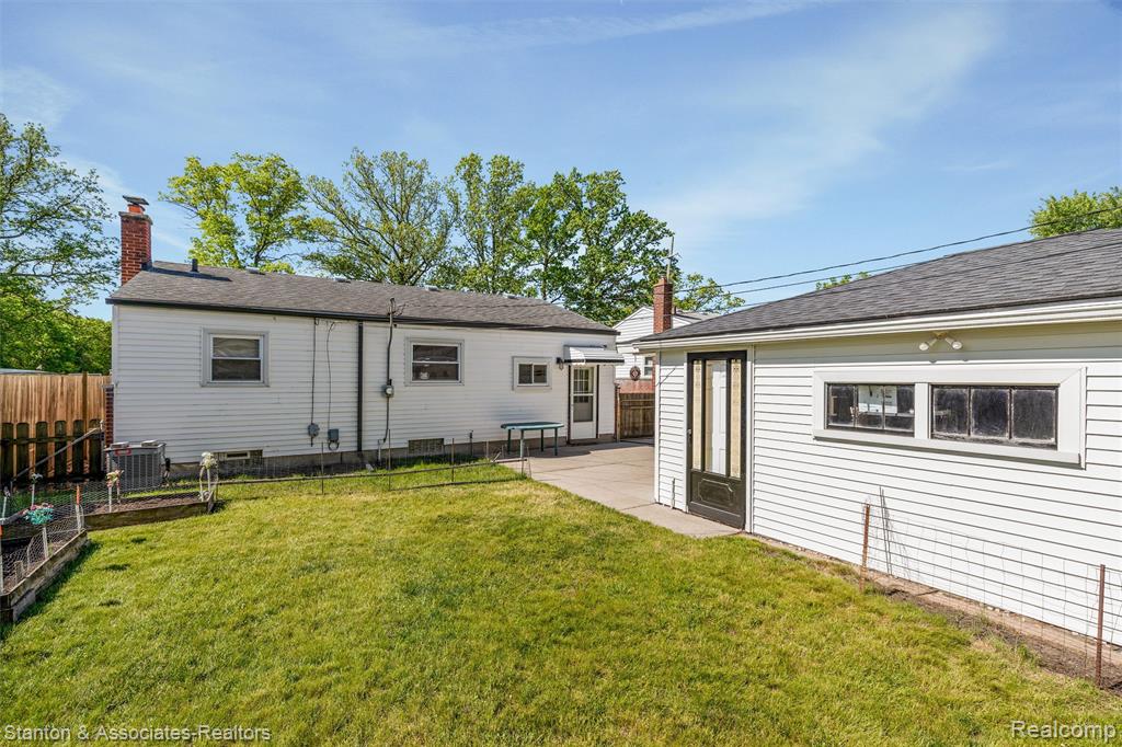 917 E Farnum Avenue, Madison Heights, MI 48071 — Photo 19