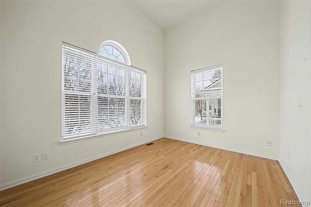 638 W Bluff Court, 31, Rochester Hills, MI 48307 — Photo 4