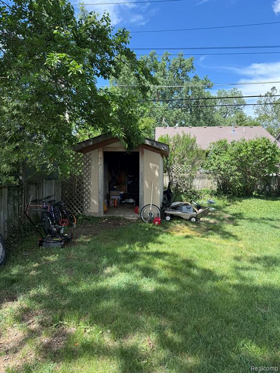43105 Penny Drive, Sterling Heights, MI 48314 — Photo 11