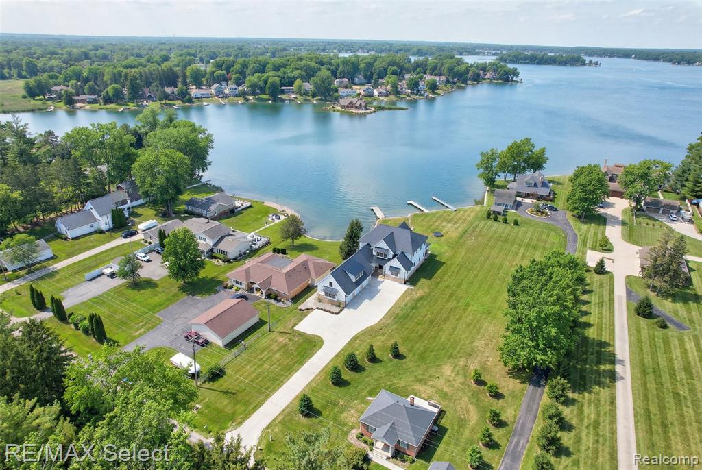 2208 Grove Park Road, Fenton, MI, 48430