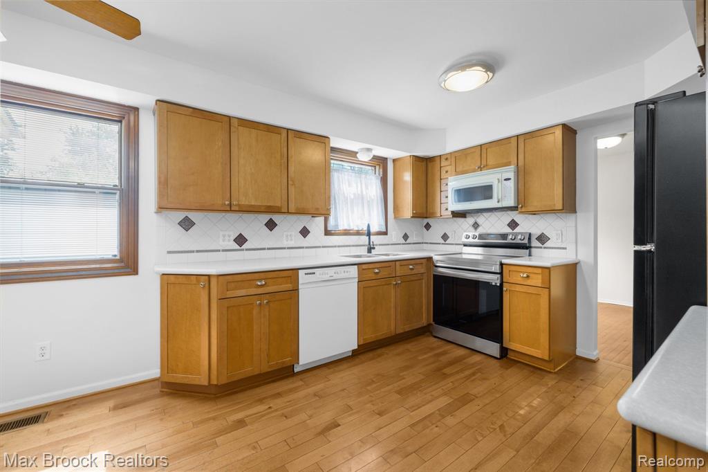 5718 Marble Drive, Troy, MI 48085 — Photo 9
