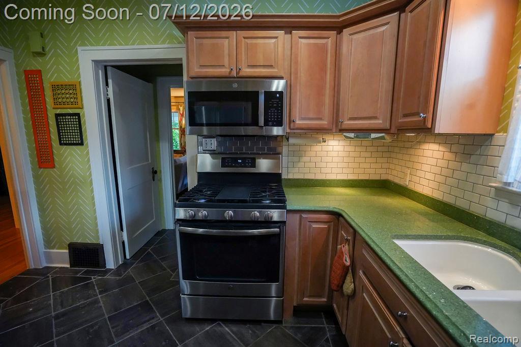 545 Eureka Road, Wyandotte, MI 48192 — Photo 26