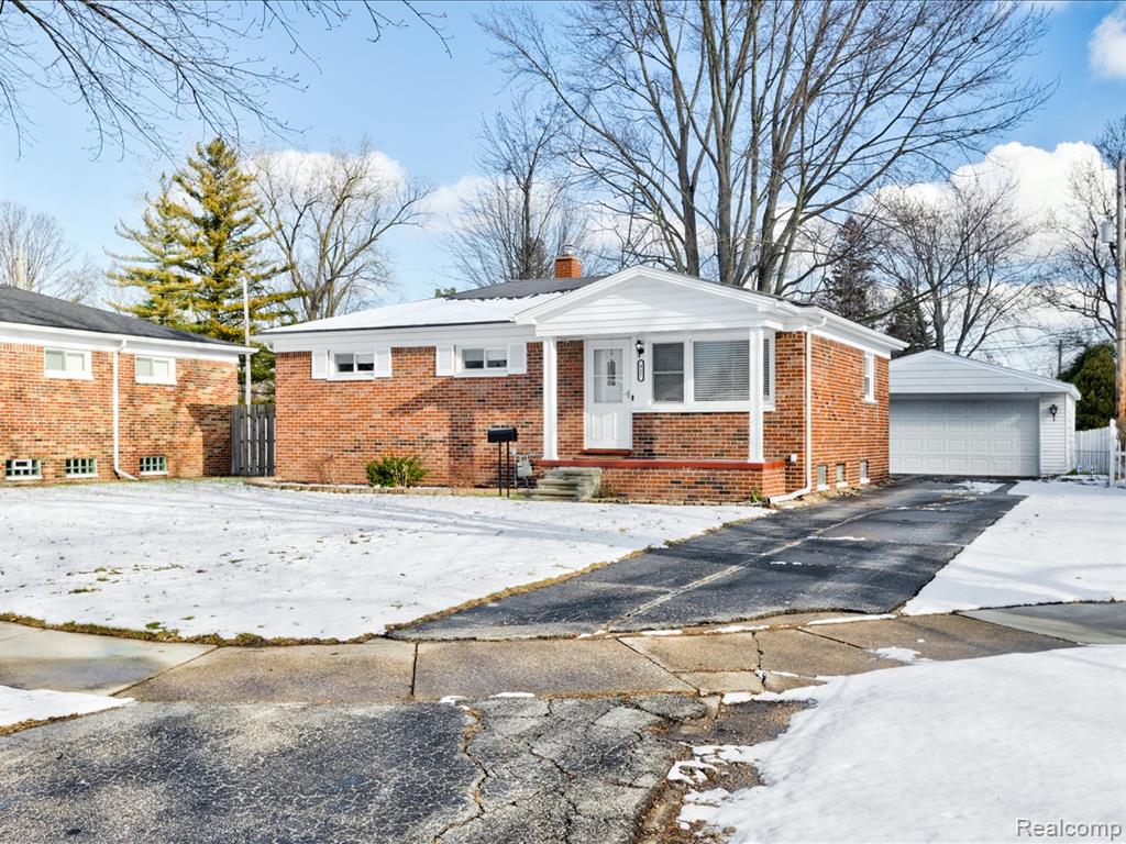 917 CAROLINA, Marysville, MI 48040 — front exterior