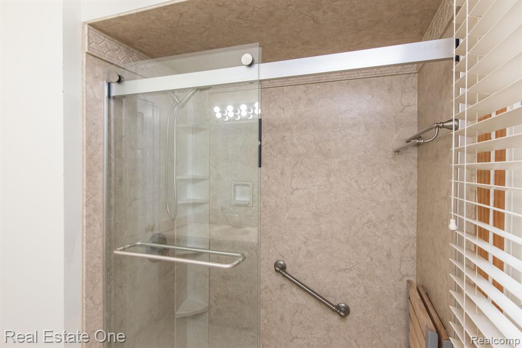 5201 CROWFOOT Drive, Troy, MI 48085 — Photo 39