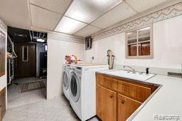 2051 AVONDALE Street, Sylvan Lake, MI 48320 — Photo 19