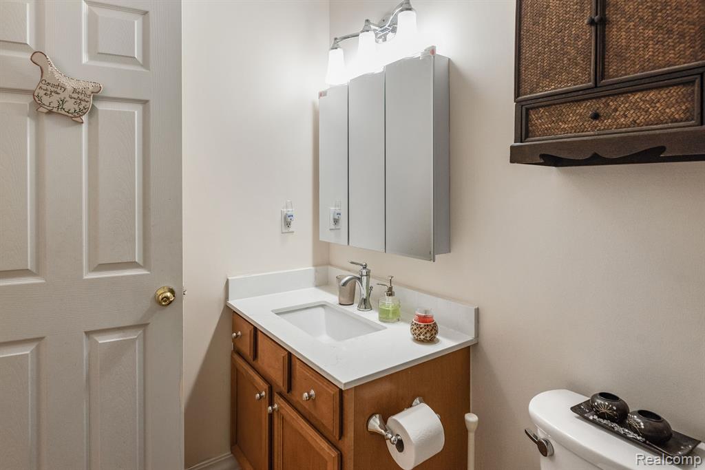 21208 CHESAPEAKE Circle, Walled Lake, MI 48390 — Photo 16