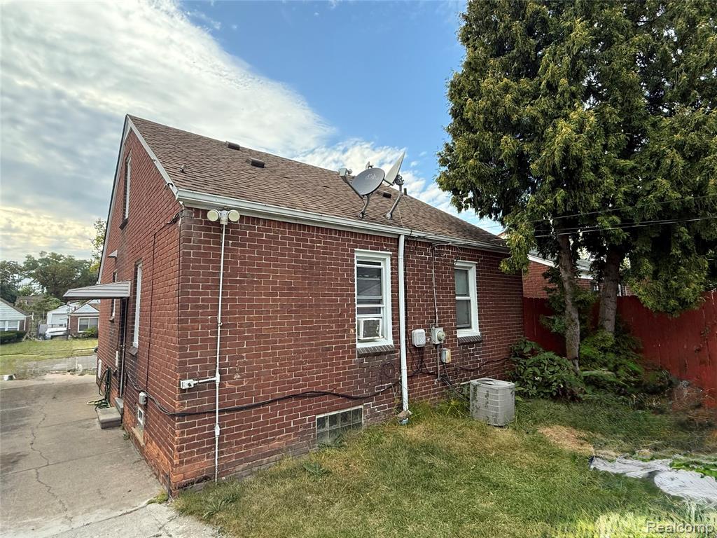 9606 Sussex Street, Detroit, MI 48227 — Photo 14