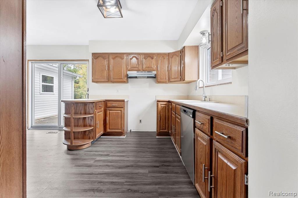 25146 Dallas Drive, Grosse Ile, MI 48138 — Photo 12