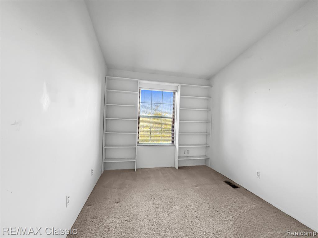 38861 Country Circle, Farmington Hills, MI 48331 — Photo 14