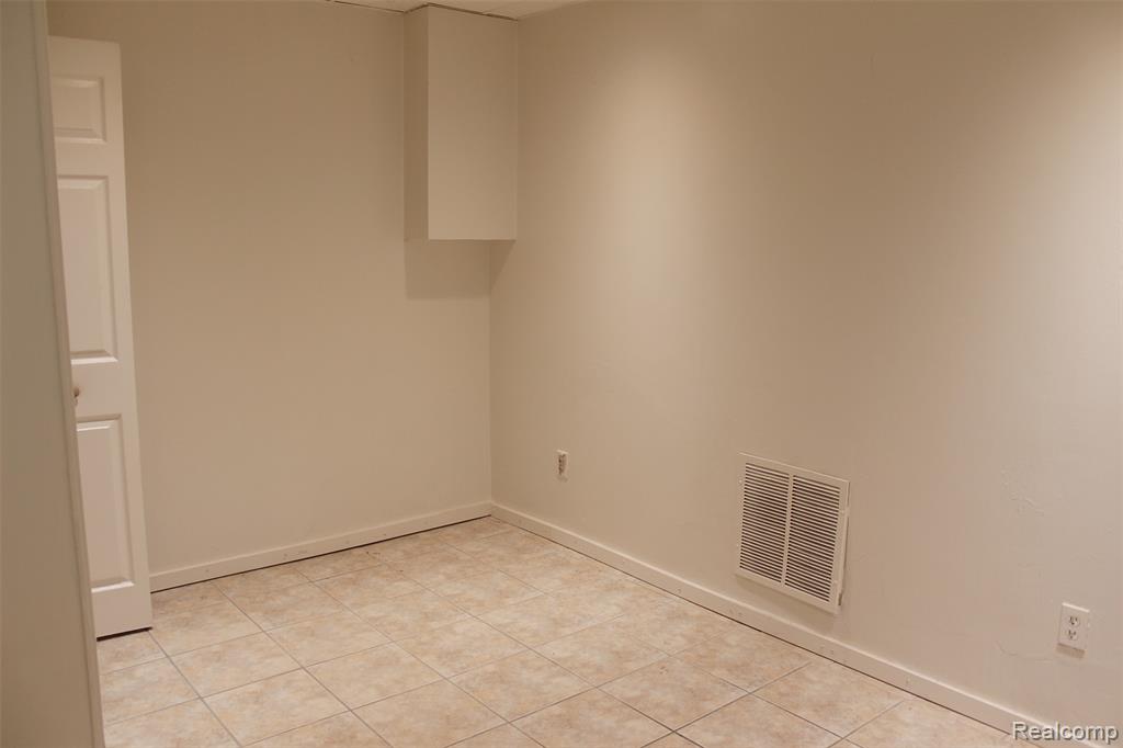 43267 UTICA Road, Sterling Heights, MI 48314 — Photo 11