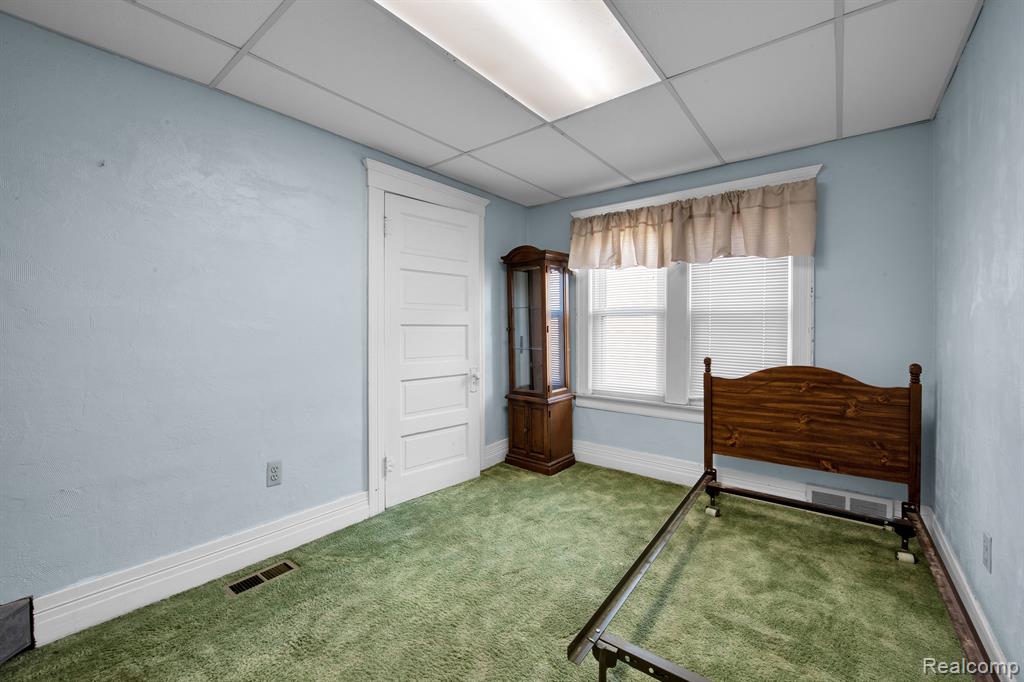 555 CHESTNUT Street, Wyandotte, MI 48192 — Photo 22