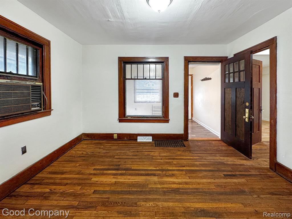 81 S TASMANIA Street, Pontiac, MI 48342 — Photo 7
