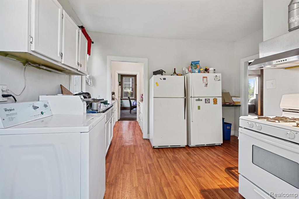 243 E Edsel Ford, Detroit, MI 48202 — Photo 20