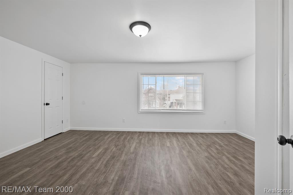 6446 CALHOUN Street, Dearborn, MI 48126 — Photo 12