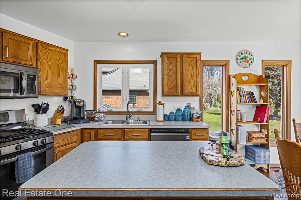 14817 Sparrow Drive, Shelby Twp, MI 48315 — Photo 24