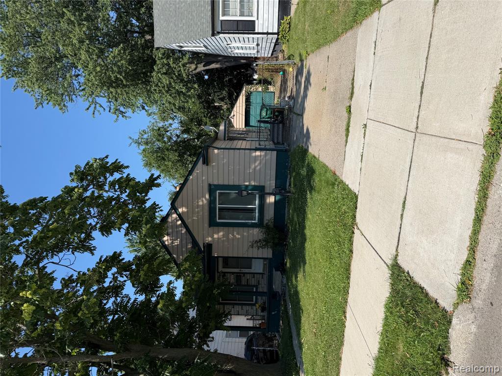 22055 Saxony Avenue, Eastpointe, MI 48021