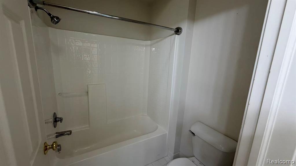 9107 Addington Drive, Walled Lake, MI 48390 — Photo 9