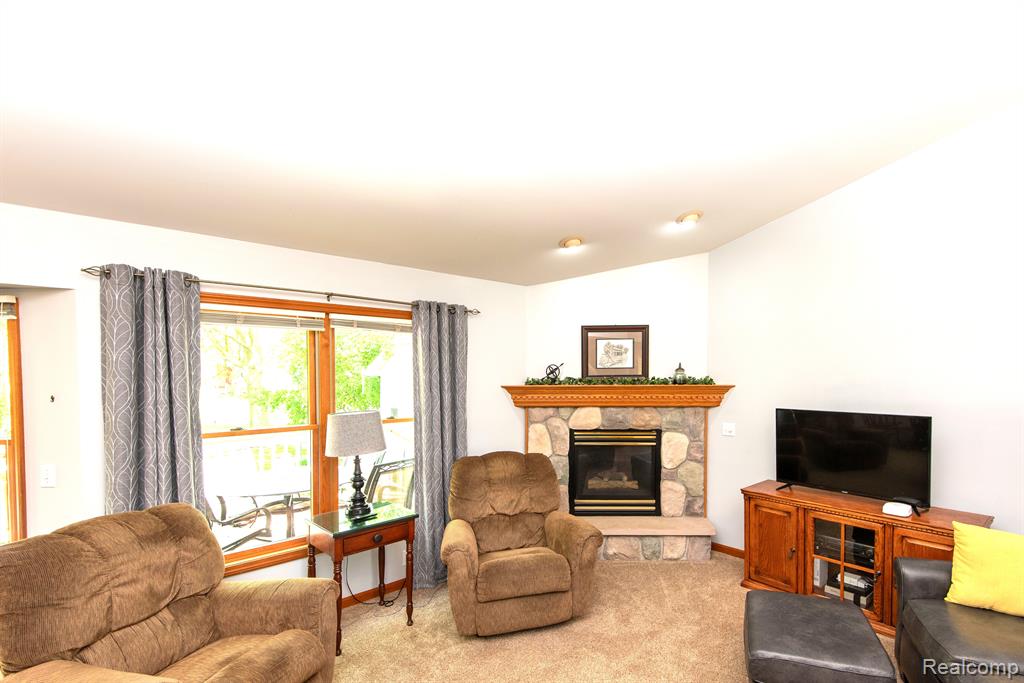 906 VILLAGE Drive, Davison, MI 48423 — Photo 10