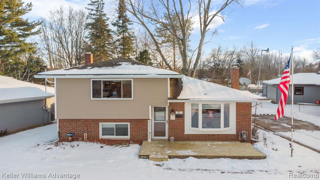 807 WORCHESTER Drive, Fenton, MI 48430 — front exterior