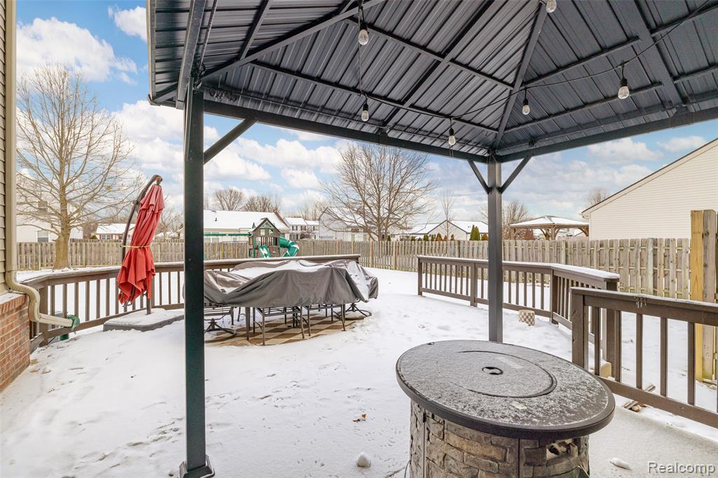 52400 Huntley Avenue, New Baltimore, MI 48047 — Photo 45