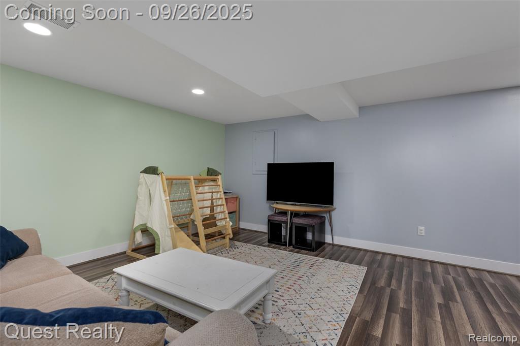 70 Fountain Park Drive, Waterford, MI 48327 — Photo 27