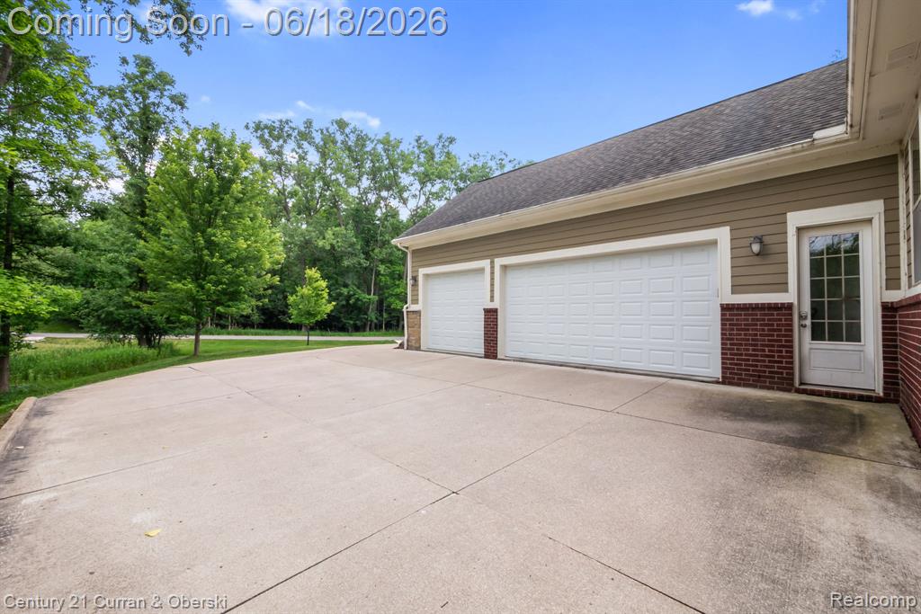34225 Thornbrook Drive, Farmington, MI 48335 — Photo 58