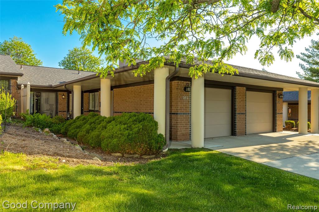 969 Wexford Way, Rochester Hills, MI 48307 — front exterior