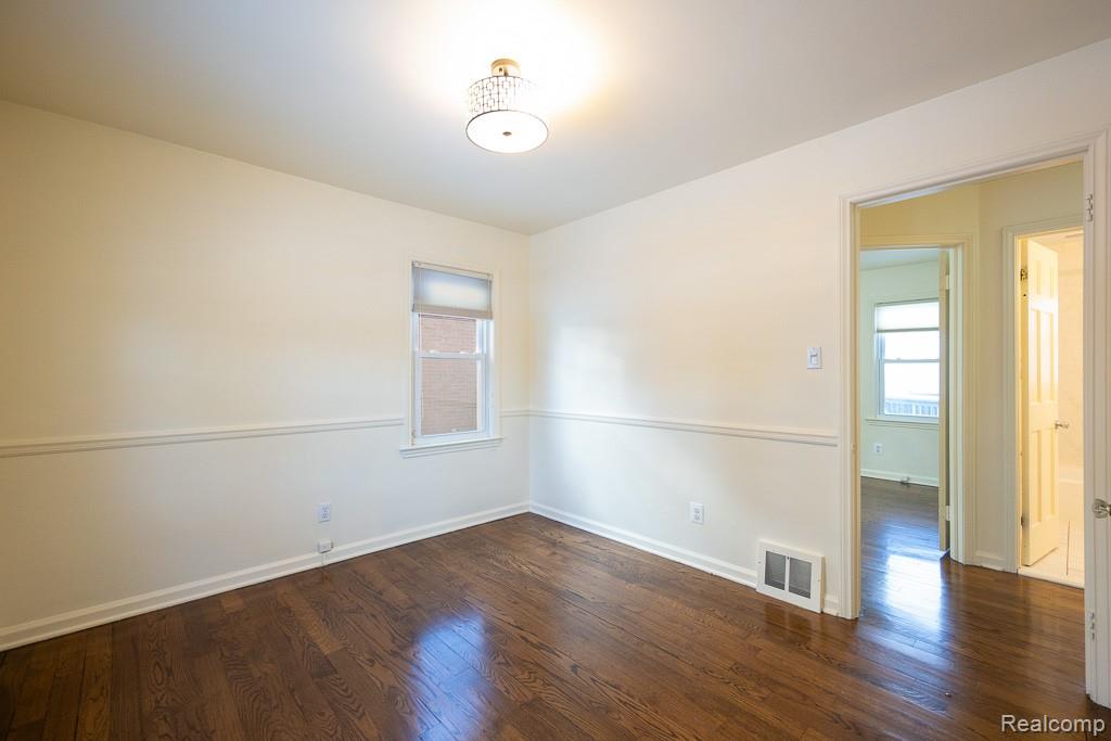 620 CATALPA Drive, Royal Oak, MI 48067 — Photo 10