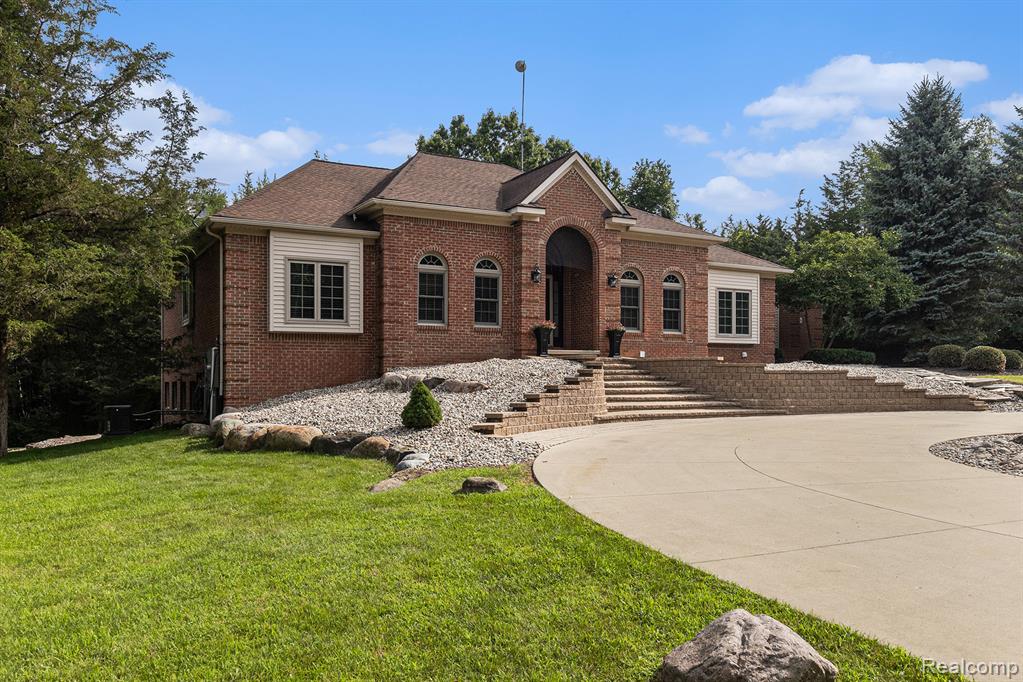 6439 Cohoctah Road, Fenton, MI 48430 — Photo 38