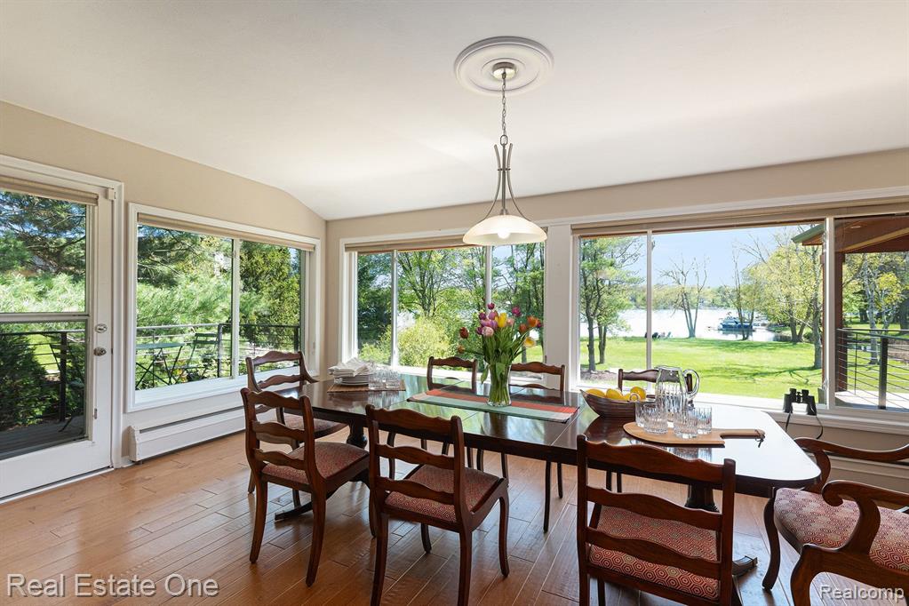 6305 N SHORE Court, West Bloomfield, MI 48324 — Photo 10