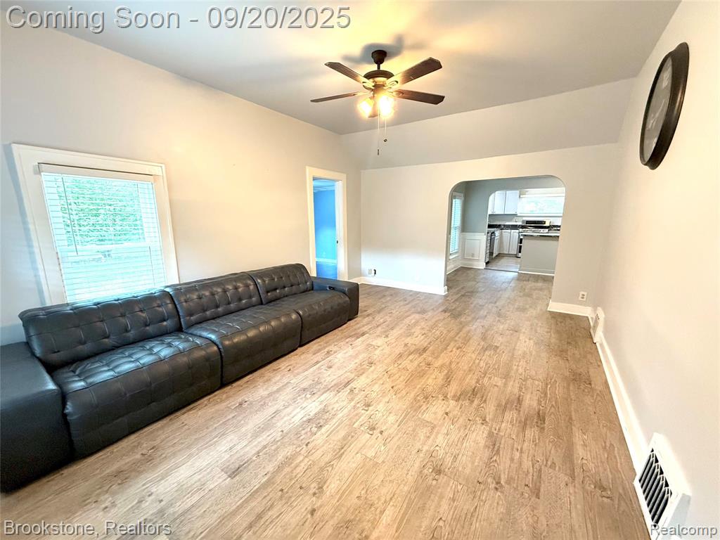 810 Beardon, Lake Orion, MI 48362 — Photo 16