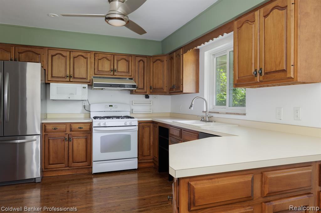 1416 N Renaud Road, Grosse Pointe Woods, MI 48236 — Photo 28