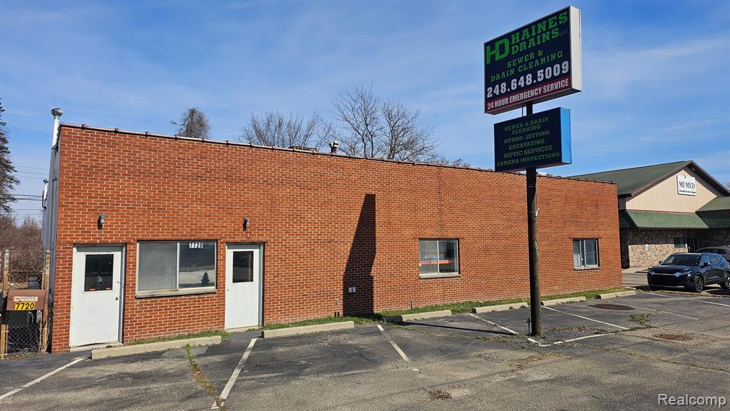 7720 HIGHLAND Road, Waterford, MI 48327 — front exterior