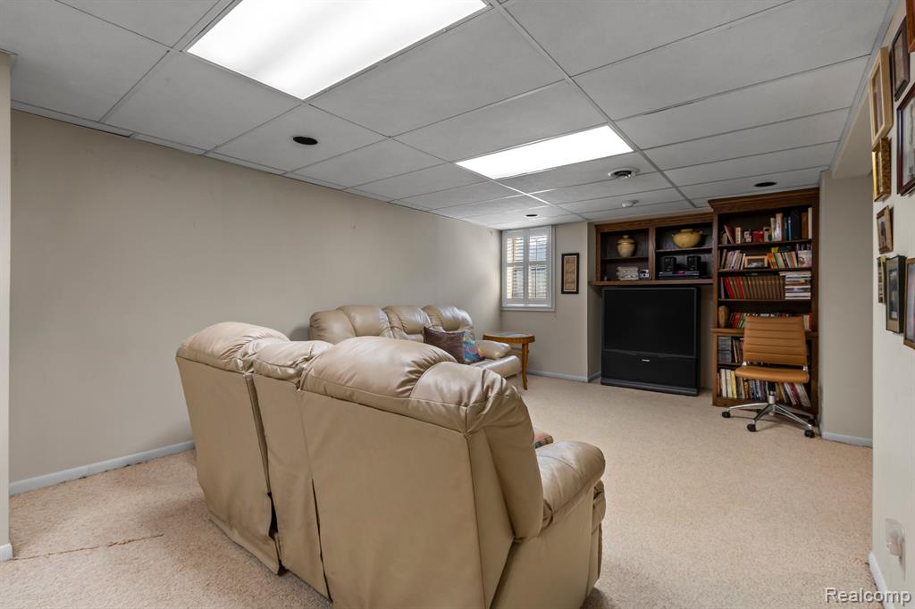 1696 S HILL Boulevard, Bloomfield Hills, MI 48304 — Photo 22