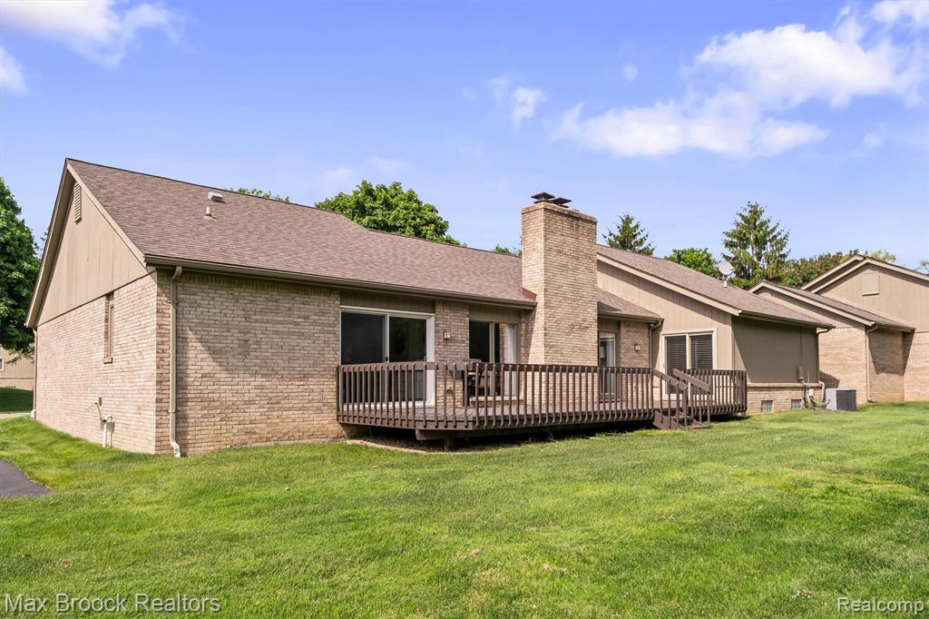 5725 Ridgewood Road, West Bloomfield, MI — Photo 37