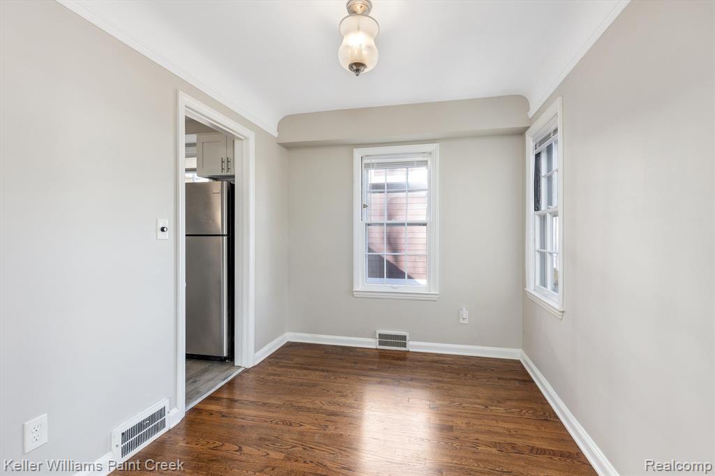 825 N ALTADENA Avenue, Royal Oak, MI 48067 — Photo 10