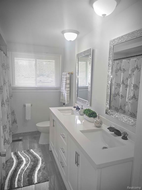 2121 S Commerce Road, Wolverine Lake, MI 48390 — Photo 2