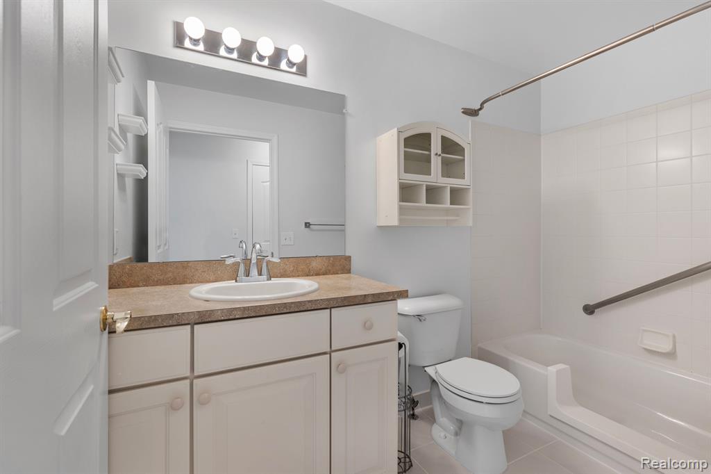 52497 WESTFIELD Drive, Macomb, MI 48042 — Photo 15