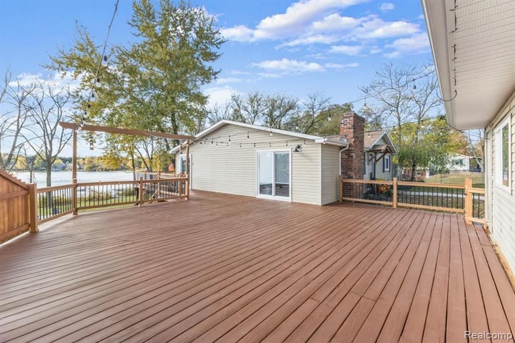 551 Joslyn Road, Lake Orion, MI 48362 — Photo 8