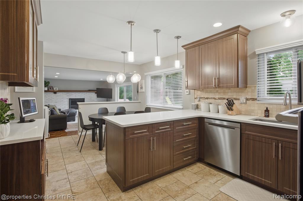 6821 Tamerlane Drive, West Bloomfield, MI — Photo 6
