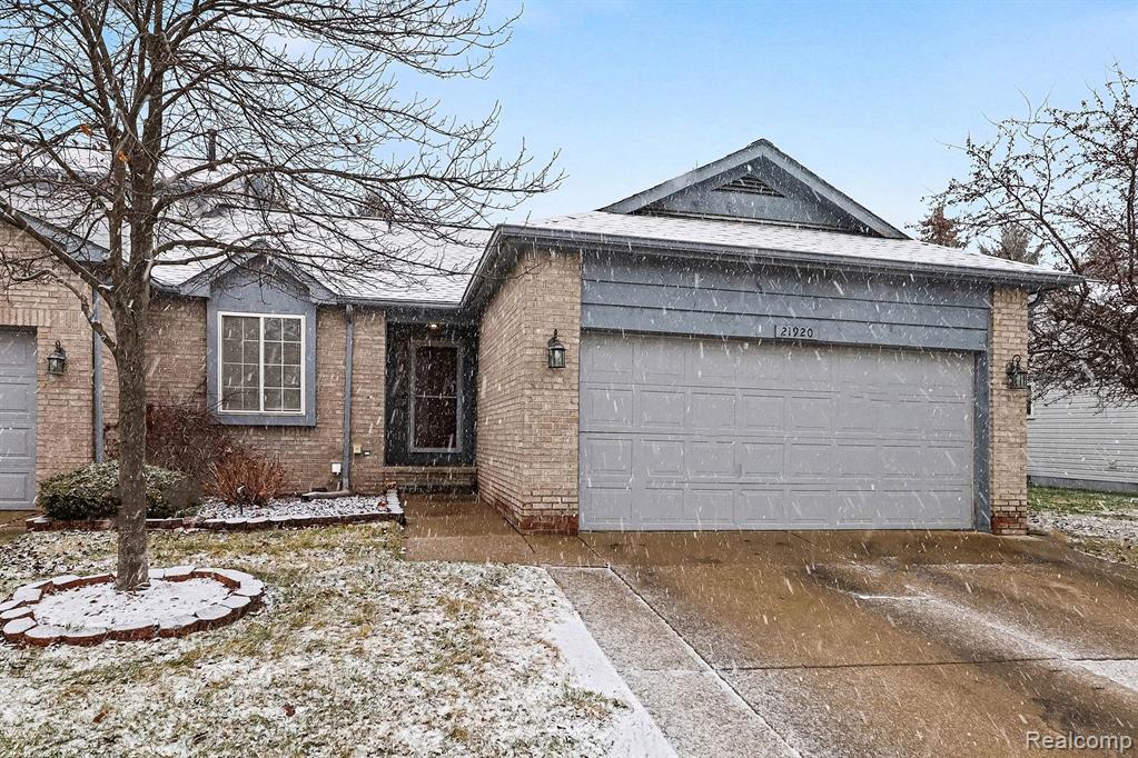 21920 Quail Ridge Drive N, Brownstown, MI 48193 — Photo 33