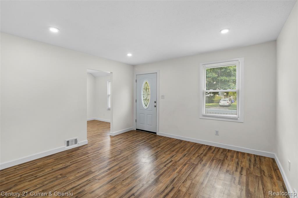 8855 Rosemont Avenue, Detroit, MI 48228 — Photo 7
