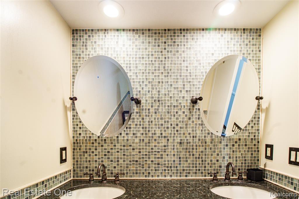 4300 Connie Drive, Sterling Heights, MI 48310 — Photo 14