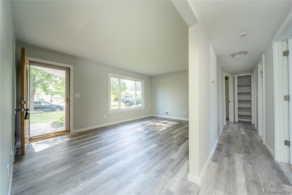 6448 Hunter Court, Westland, MI — Photo 6
