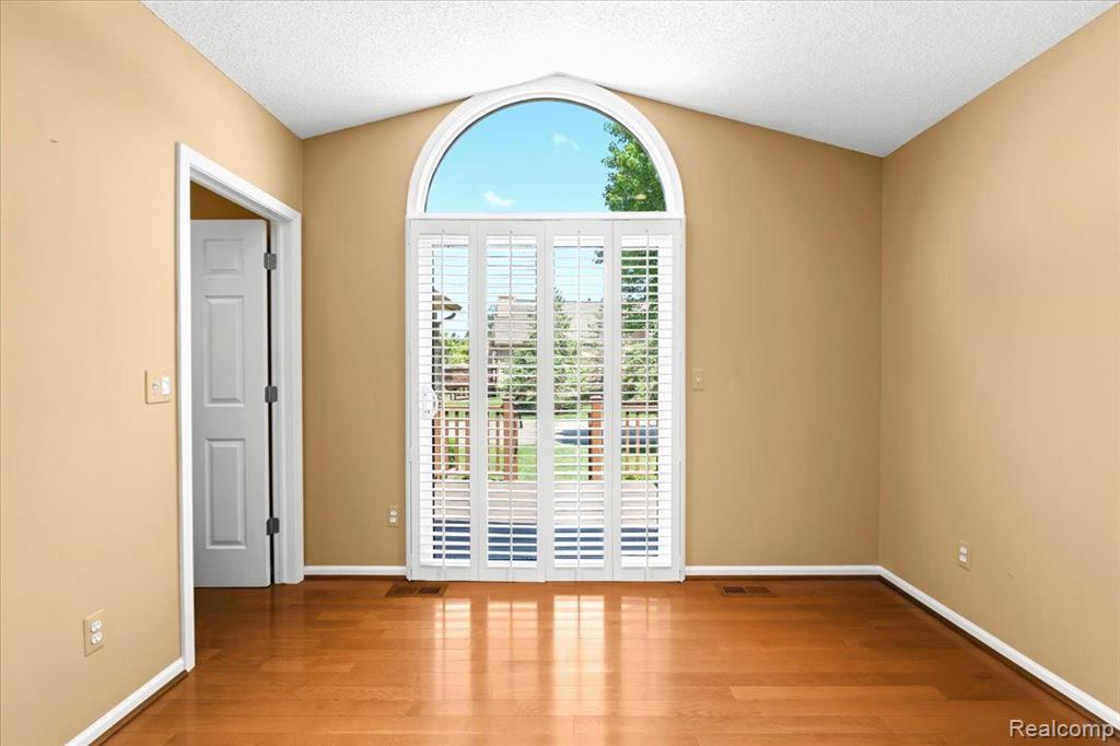 35535 LONE PINE Lane, Farmington Hills, MI 48335 — Photo 15