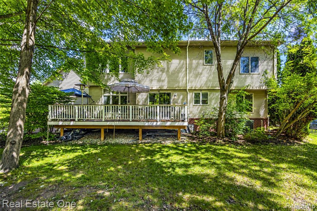 3481 Castlewood Court, Wixom, MI — Photo 6