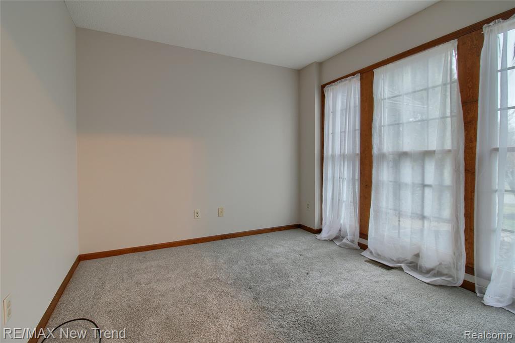 7252 STEEPLECHASE Drive, Saline, MI 48176 — Photo 6